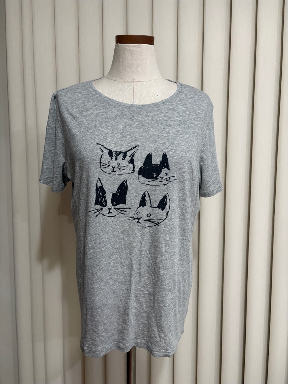 Banana Republic Grey Cat Face Graphic Tee super soft women’s Large